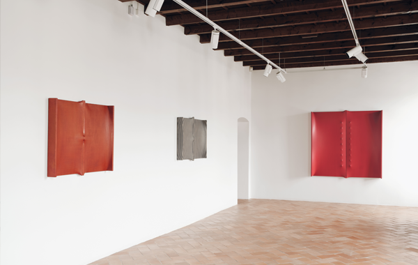 Enrico-Castellani---Dipingere-lo-spazio-e-il-tempo